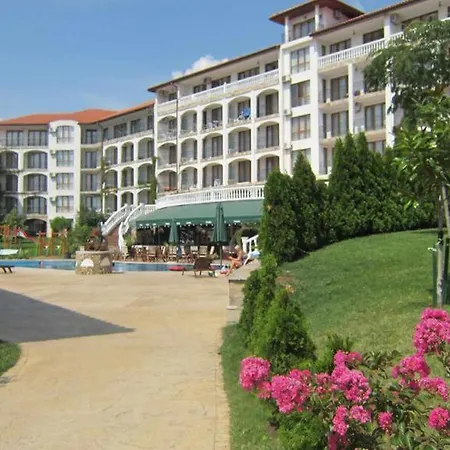 Triumph Holiday Village سفيتي فلاس