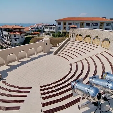 Triumph Holiday Village شقة