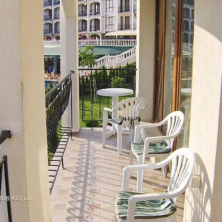 Triumph Holiday Village * سفيتي فلاس