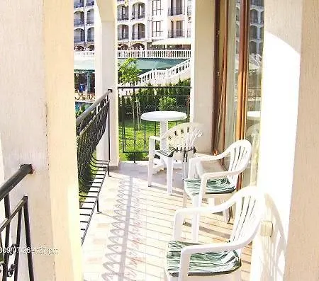 شقة Triumph Holiday Village *