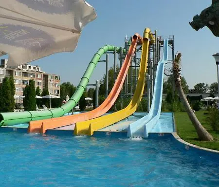 Triumph Holiday Village شقة *