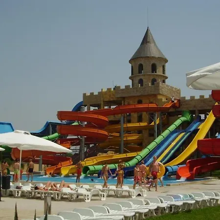شقة Triumph Holiday Village *